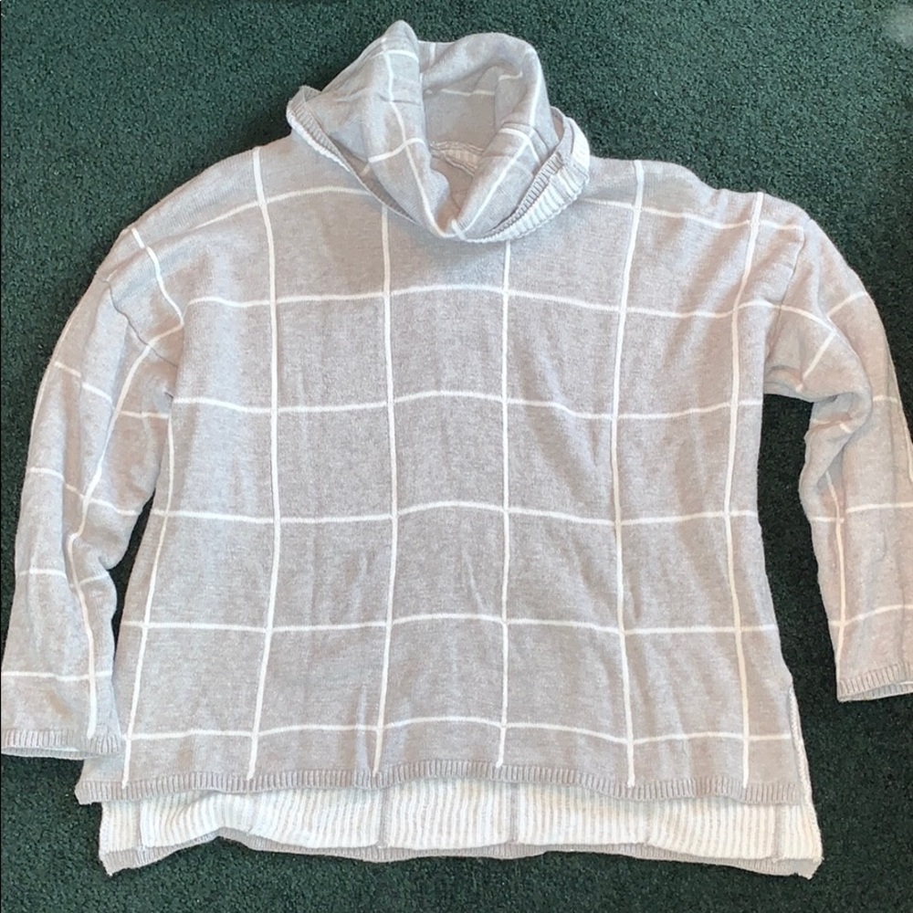 Windowpane plaid grey/white sweater
